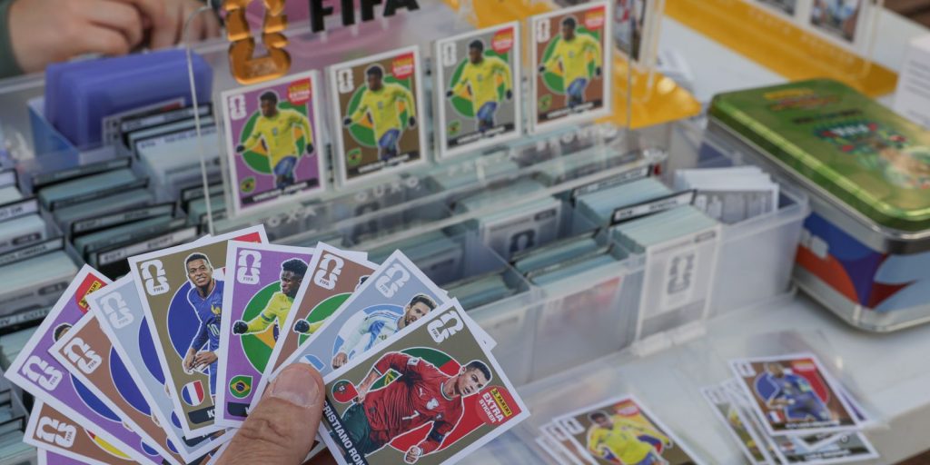 Trocar figurinhas reduz custo do álbum da Copa em até 80%