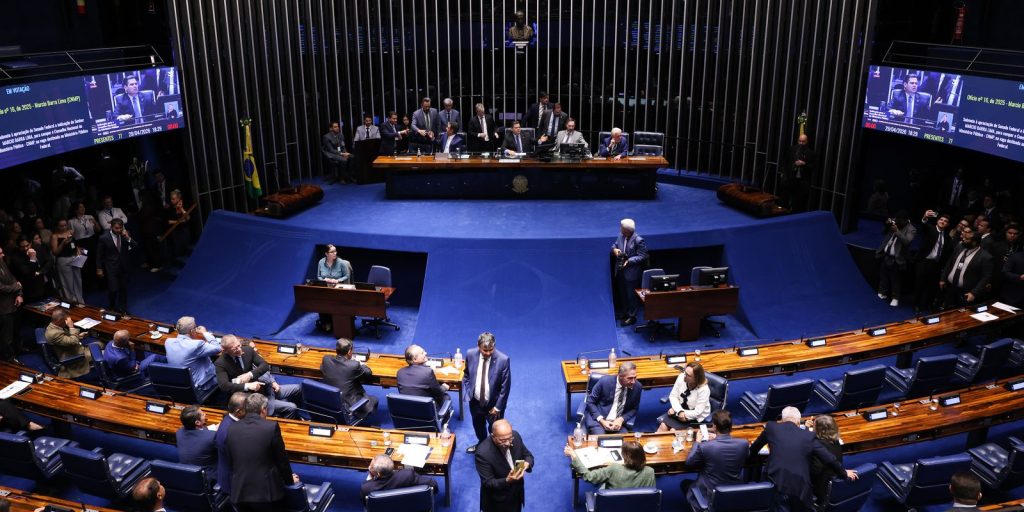 Alcolumbre paralisa votação sobre fim da jornada 6×1 no Senado