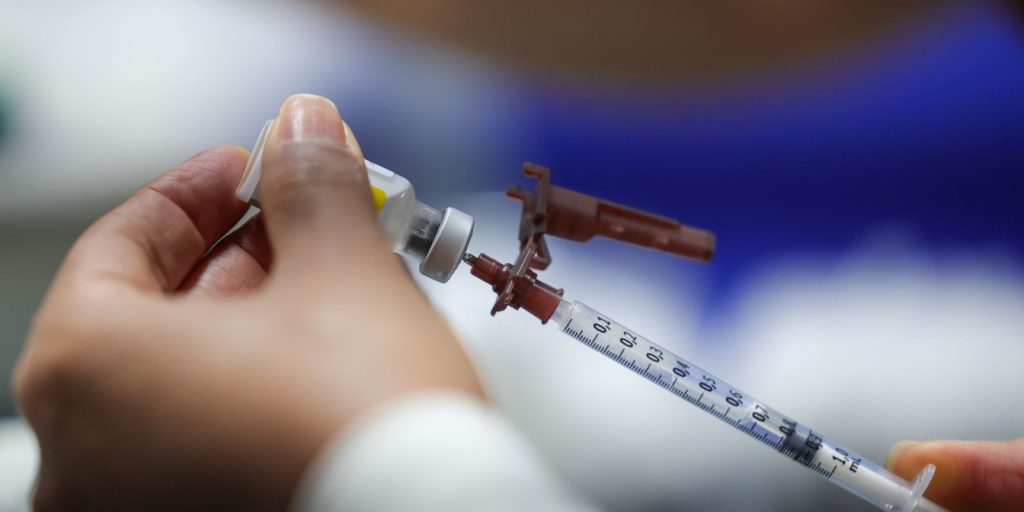 Imunizante para crianças segue aplicação normal após suspensão de outra vacina