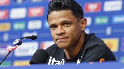 Douglas Santos em campo: Ancelotti aposta no lateral para apoiar Vini Jr.