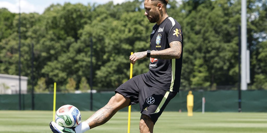 Neymar retorna aos treinos da seleção a dois dias do Haiti