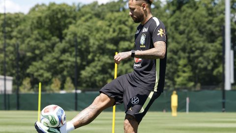 Neymar retorna aos treinos da seleção a dois dias do Haiti