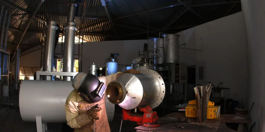 Setor industrial acelera com quarto mês consecutivo de expansão