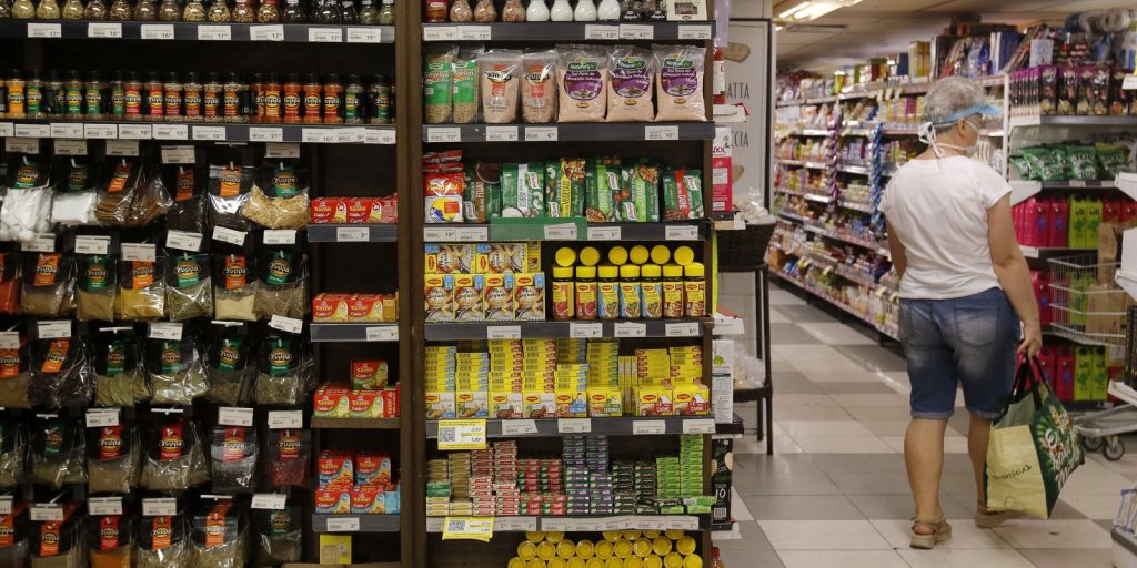 Setor de alimentos lidera geração de empregos industriais em 2024