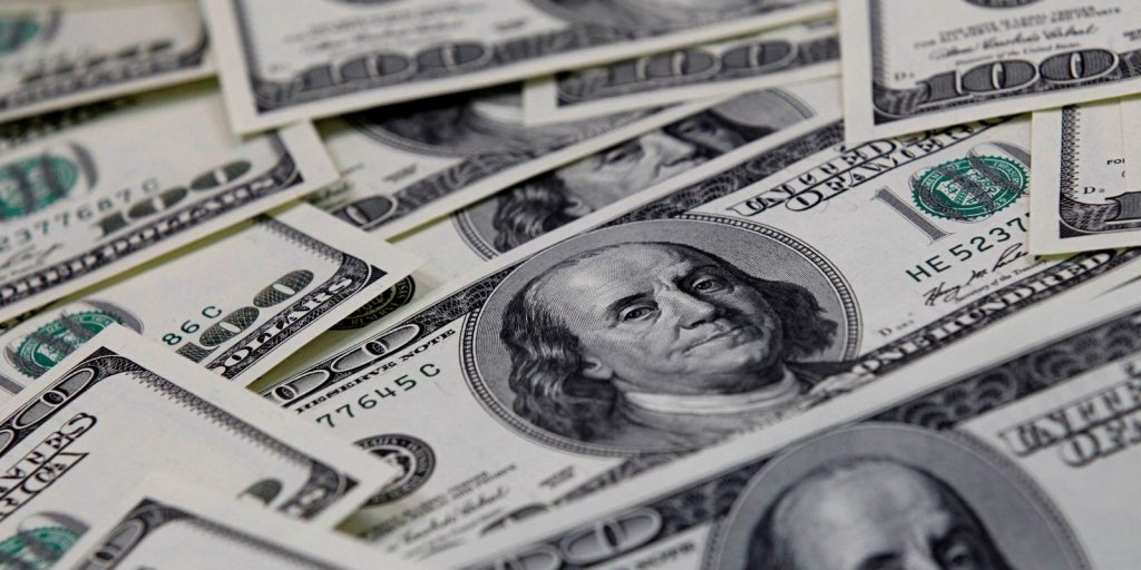 Mercados em fuga: Ibovespa desaba 2,22% e dólar ultrapassa R$ 5