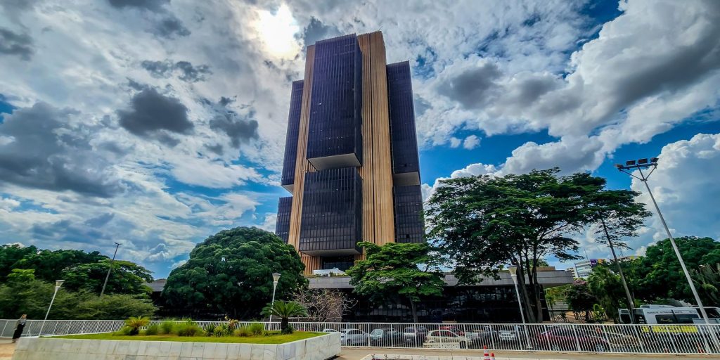 Economistas alertam: PEC do BC abre porta para influência do setor financeiro