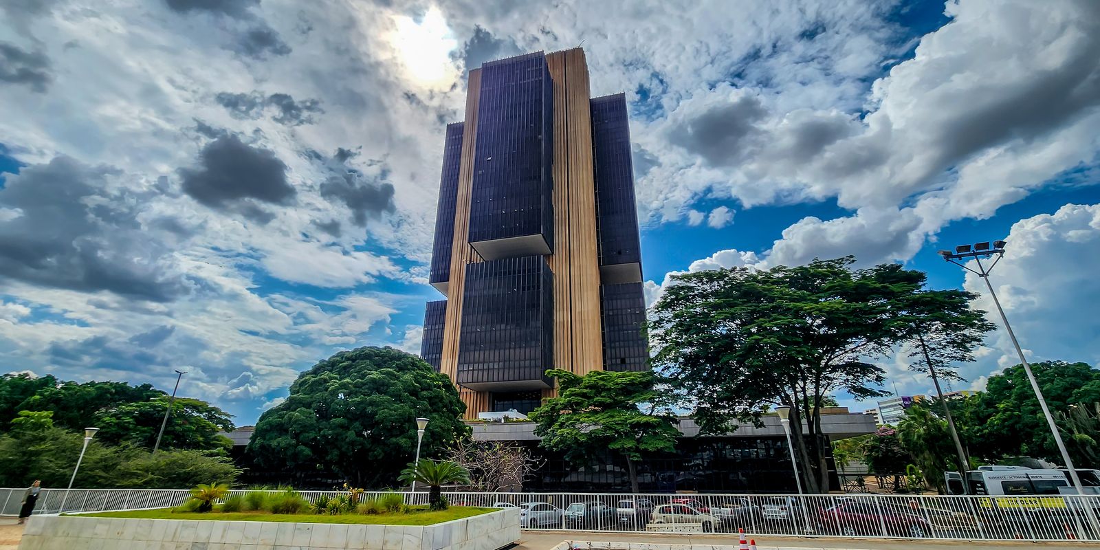Economistas alertam: PEC do BC abre porta para influência do setor financeiro