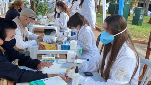 USP promove evento sobre vacinas e fake news em praça de Ribeirão Preto