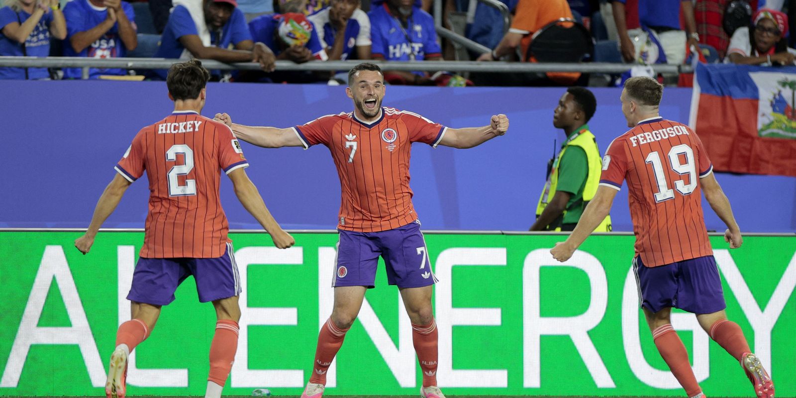 Escócia lidera grupo do Brasil após vencer Haiti na estreia