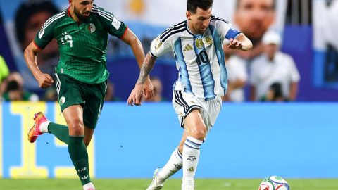 Messi marca hat-trick e Argentina estreia com goleada na Copa