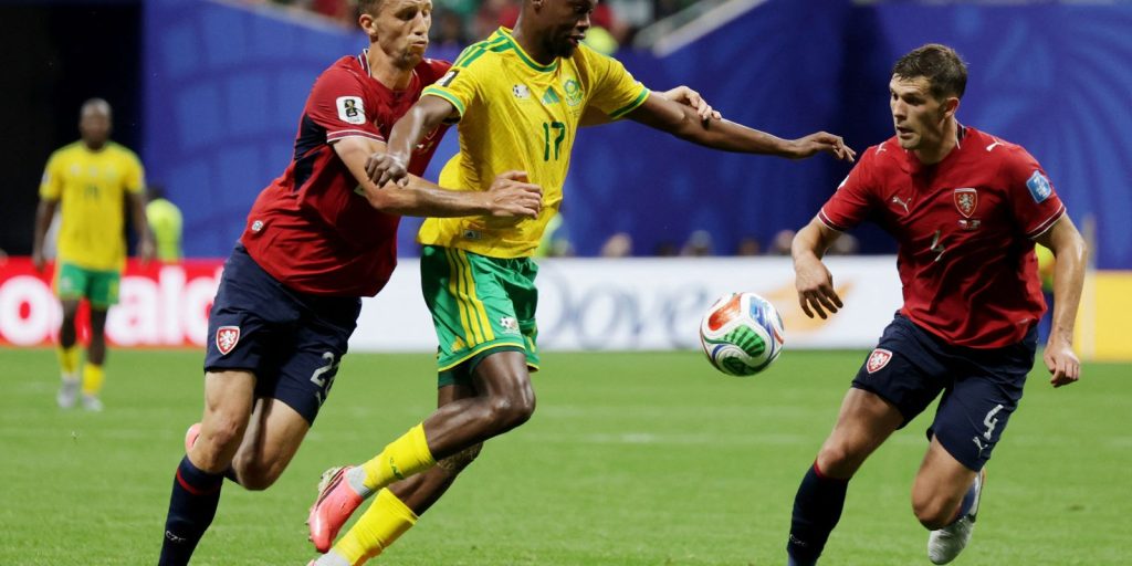 Tcheca sai na frente, mas África do Sul busca empate em Atlanta