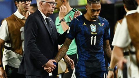 Raphinha sofre lesão muscular e retorno segue indefinido