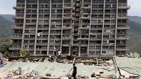 Venezuela enfrenta crise humanitária após terremotos que mataram 920
