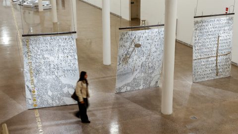 Mostra na USP mescla artes visuais e linguagem em 13 criações