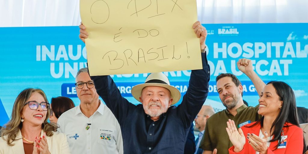 Lula elogia Pix e critica ataque dos EUA ao sistema de pagamentos