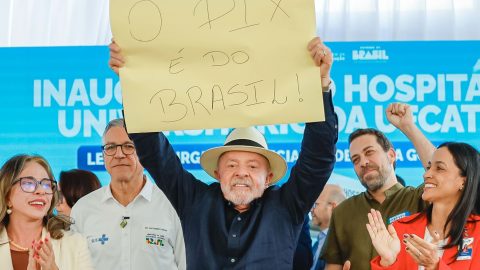 Lula elogia Pix e critica ataque dos EUA ao sistema de pagamentos