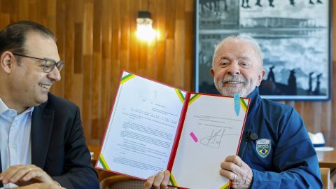 Lula sanciona lei de renovação automática da CNH para motoristas sem multas