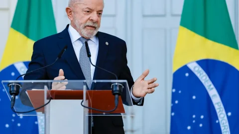 Lula pede a Trump para não interferir em eleições brasileiras