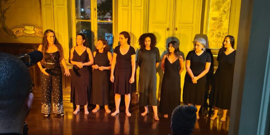 Peça sobre feminismo e loucura tem ensaio aberto neste domingo