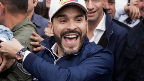 De La Espriella vence eleição apertada na Colômbia com apoio de Trump