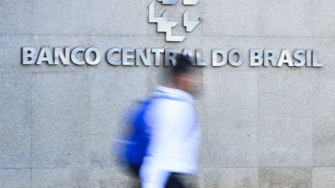 Mercado prevê inflação acima da meta e Selic em 14% até fim de 2026