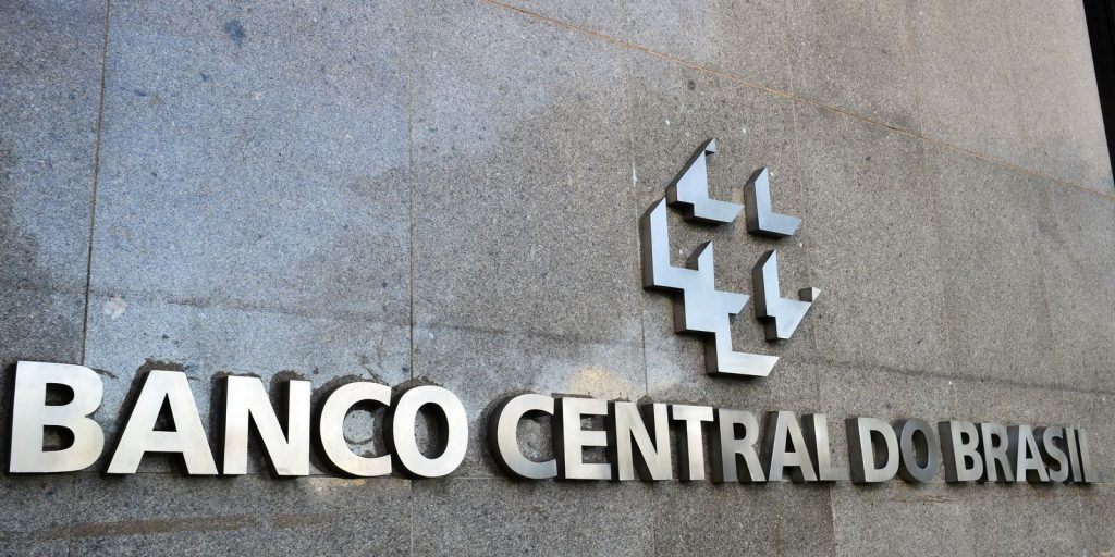 Analistas elevam expectativa de juros para 13,75% até fim de 2026