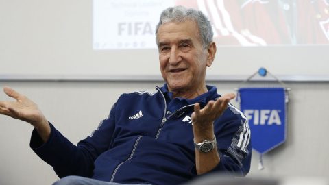 Parreira passa por cirurgia no Rio após piora respiratória