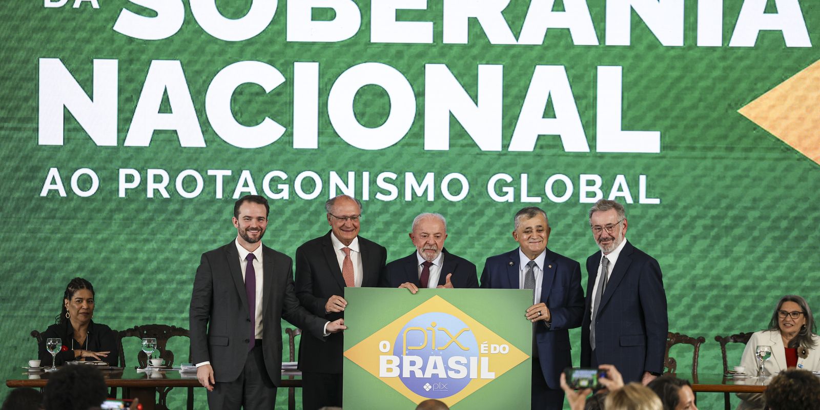 Durigan defende soberania do Brasil e marca histórico do Pix