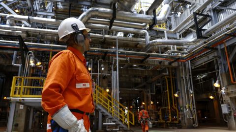 Economia cresce 0,1% em abril apesar de juros altos e petróleo caro