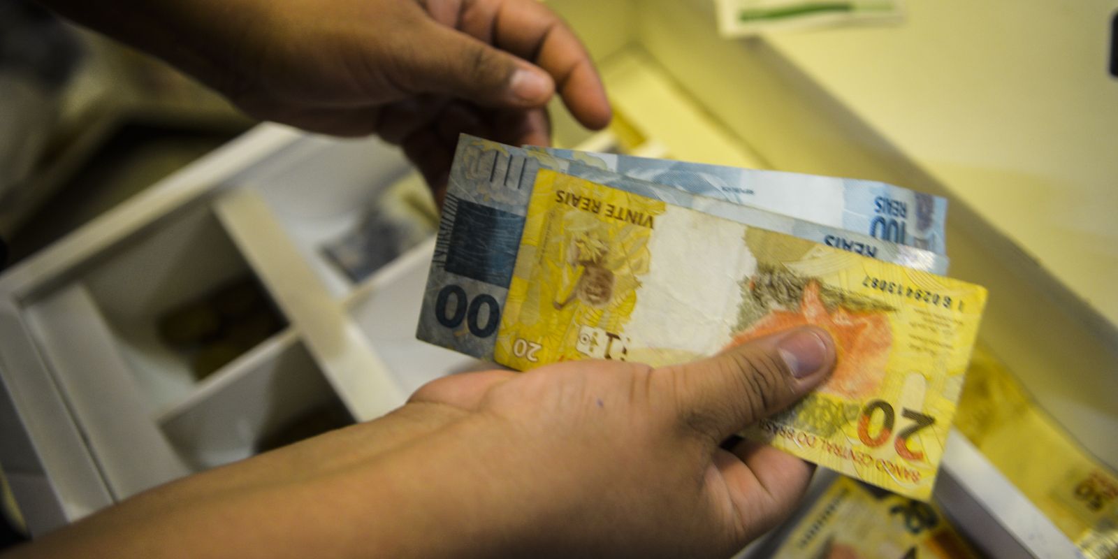 Inflação para salários fecha maio em 0,65% e atinge 4,42% ao ano