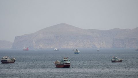Petroleiro sofre ataque no Estreito de Ormuz após escalada entre Irã e EUA