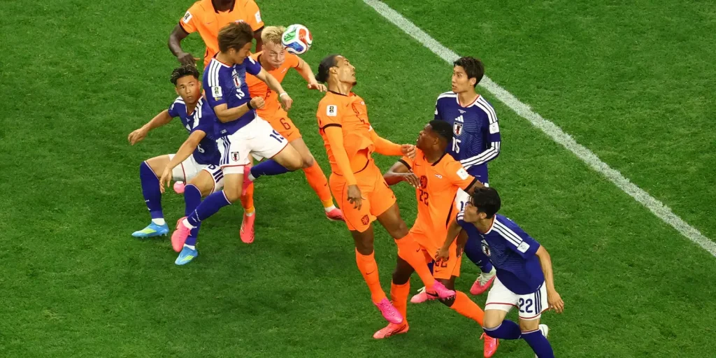 Japão e Holanda dividem pontos em estreia eletrizante do Grupo F