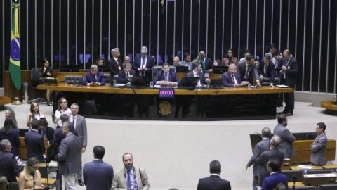 Congresso vota 90 vetos presidenciais em sessão desta quinta