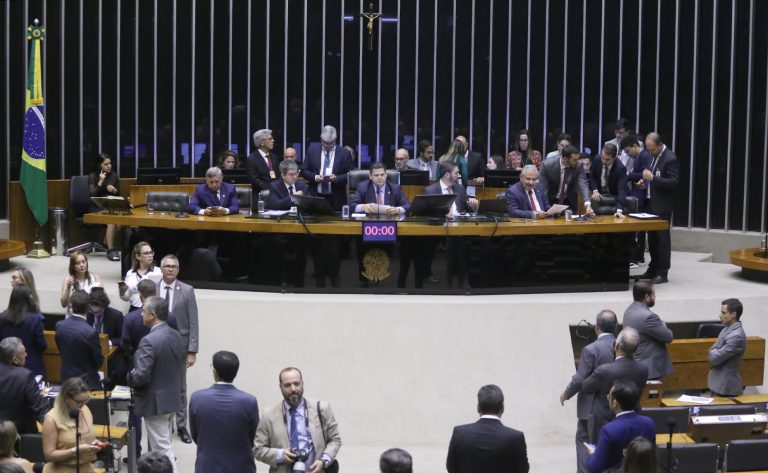 Congresso vota 90 vetos presidenciais em sessão desta quinta