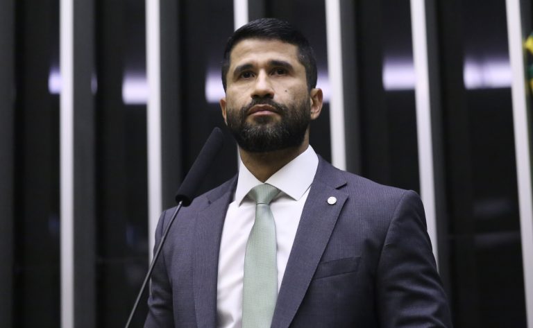 Câmara aprova reconhecimento de mergulhadores certificados pelo bombeiro