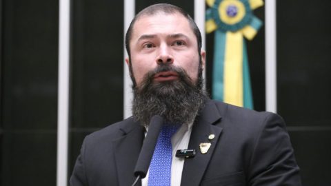Câmara aprova direito de PMs e bombeiros cumprir pena em prisões militares