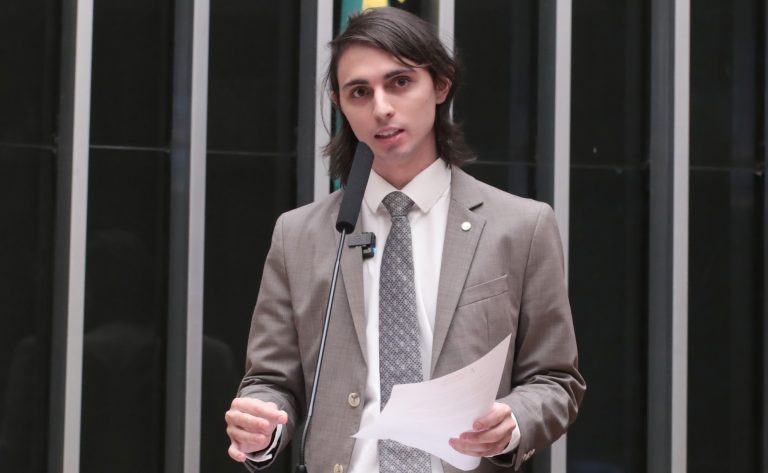 Câmara aprova dedução total de gastos com educação de deficientes no IR