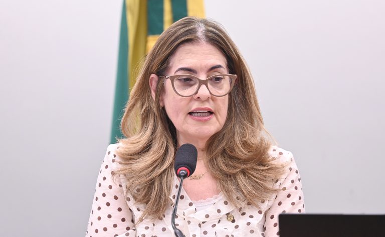 Câmara aprova limites para uniformes corporativos com foco na dignidade