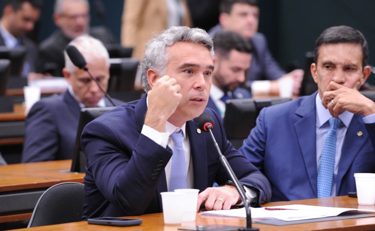 Câmara aprova isenção de vestibular para vítimas de desastres