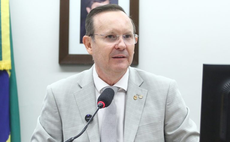 Câmara aprova legendas em salas de aula e eventos para pessoas surdas