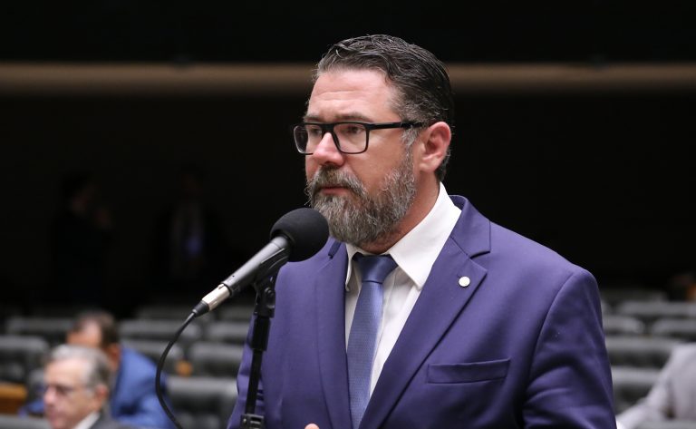 Câmara suspende mandato de Pollon por segundo mês seguido