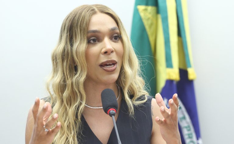 Câmara aprova projeto que classifica racismo como justa causa laboral