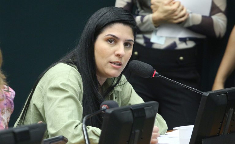 CCJ aprova lei que pune exposição de crianças a violência doméstica