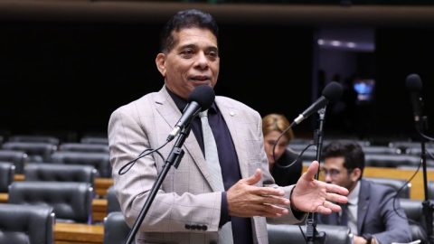 SUS terá serviços de humor terapêutico após aprovação na Câmara