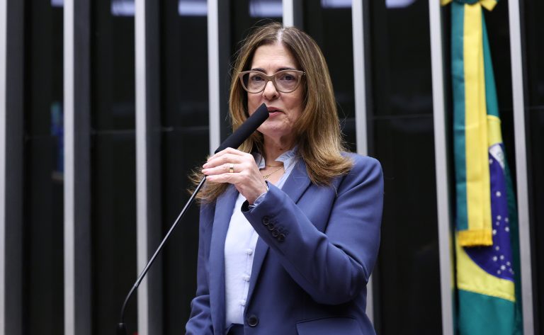 Câmara aprova programa para ampliar participação de mulheres na Justiça