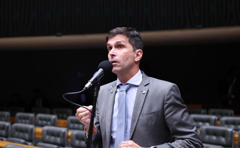 Câmara aprova normas de segurança para natação infantil