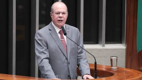 Câmara aprova redirecionamento de royalties para transporte público gratuito