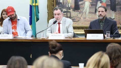 Exploração de terras raras em MG enfrenta pressão por suspensão de licenças