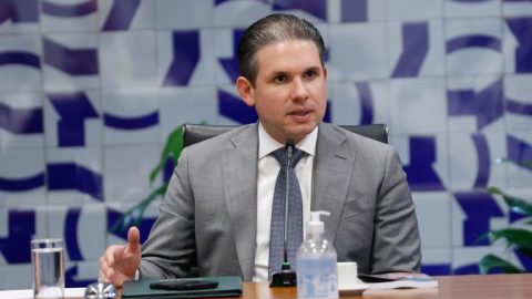 Câmara discute jornada de trabalho e combate à misoginia