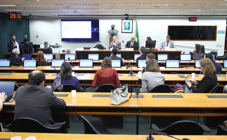 Falsificação e crime organizado aumentam custos e informalidade na indústria